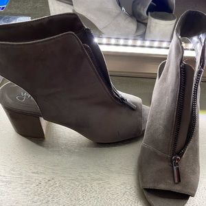 Heel booties
